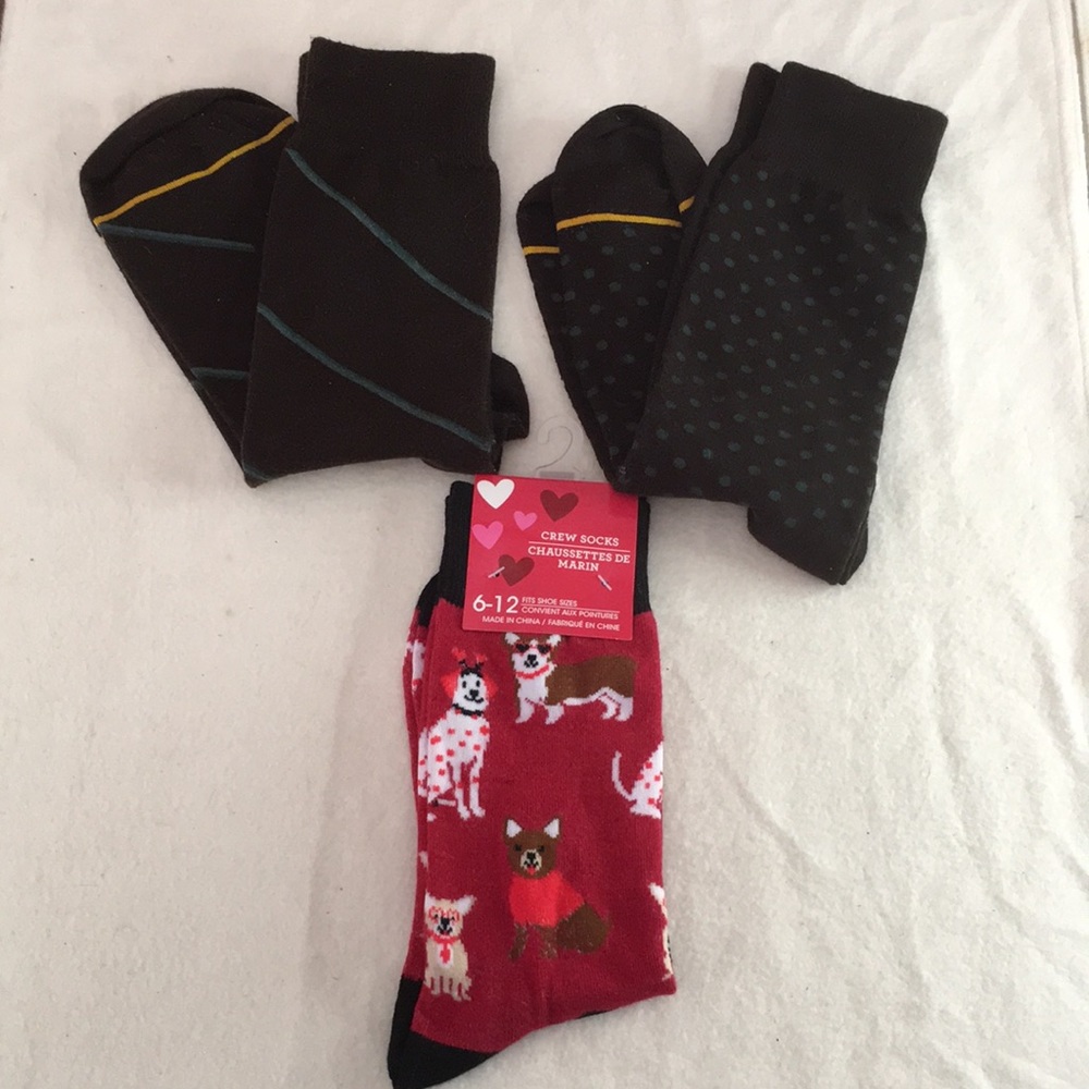 Bin 20 Bundle of 3 Mens Dress Socks 1-Valentines Doggies &  2-Dark Brown